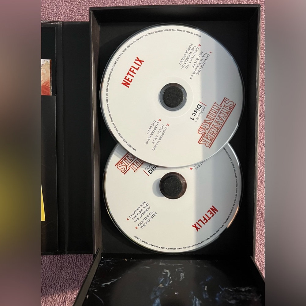 Stranger Things Season 1 Collectors Edition- DVD and Blue Ray - Picture 3 of 5